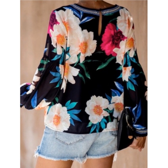 🎉HP⚠️1 LEFT: SMALL 🌺 Black Floral Printed Blouse - Picture 3 of 7